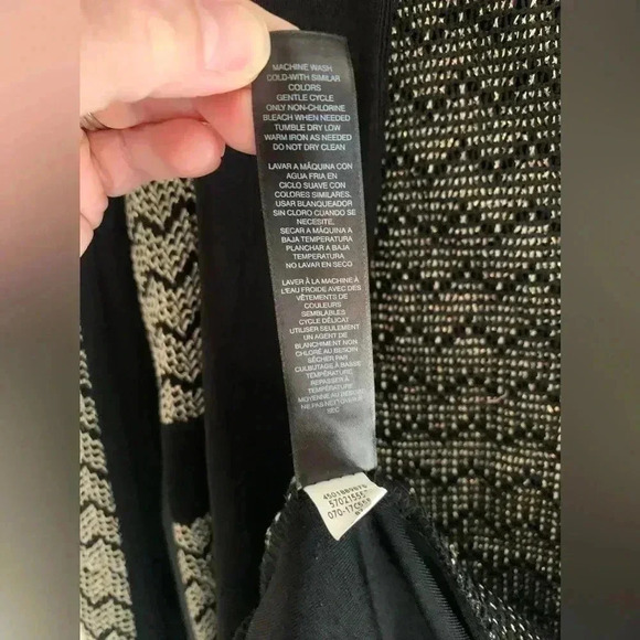Woman’s Travels By Chicos Black and Gold Long Sleeve Classic Cardigan Size 1 - Picture 6 of 11